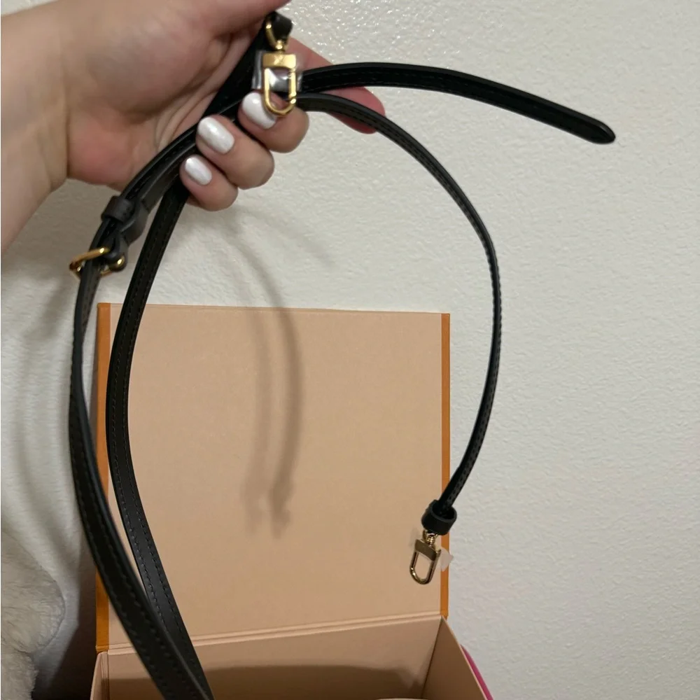 Louis Vuitton Mini Alma Bag - Picture 15 of 16